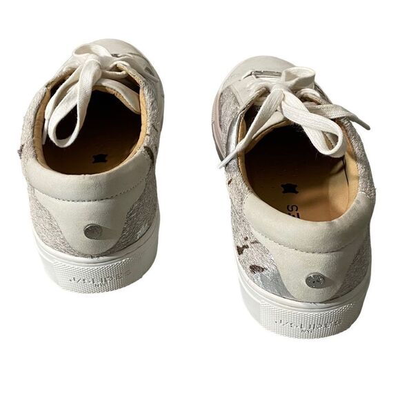 AZALEA WANG OPHIEL ZEBRA PONY HAIR SANDAL – AKIRA J/SLIDES - STYLE: LACEE PONY OFF-WHITE - DYED CALF HAIR - EXCELLENT CONDITION S8